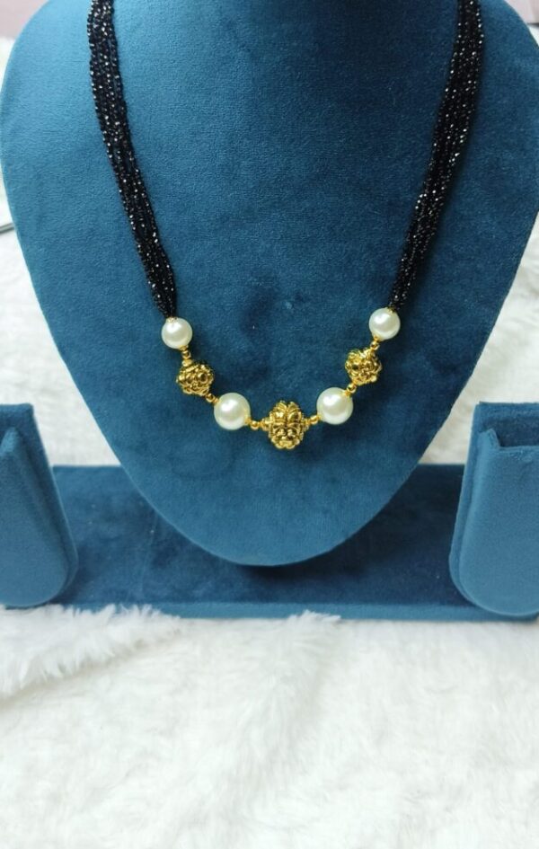 Cristal Black beads Chain with Pearls & Antique Gold Balls